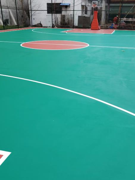 扬州 球场长期使用易出现地面开裂